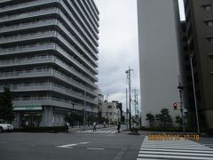 担担麺専門店　高崎はた山・【　担担麺＋そぼろ御飯　】
ＪR高崎駅東口より歩いて、3分に目的地の担担麺専門店・高崎はた山があります。
先ずは、ヤマダ電機本社前を進み、オフィスビル街を歩きます。