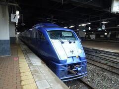 １０：０７　小倉駅に到着下車、列車はスイッチバックして日豊本線へと進んでいくのを見送る