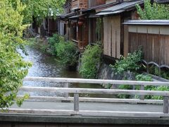 祇園もまたすごく静か。まだ街が寝ている感じ。