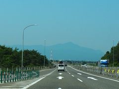 　柏崎地域に入り正面に「米山」(  https://www.yamakei-online.com/yamanavi/yama.php?yama_id=422  )が美しく見えます。(以前登ったことあります)