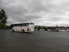 金閣寺駐車場はガラガラ。
観光バスは我々の一台のみ。

