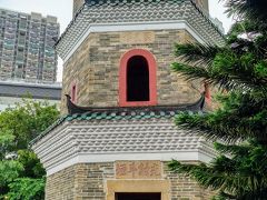 香港ではあまり見られない仏塔。
上には登れず一階部分のみ見学可です。