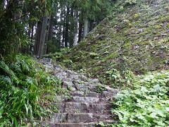 2度目の岩村城
前回は城下から歩いたが、今回は雨も降っていて車で上の方まで来ました。