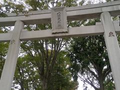 三鷹駅の南口から三鷹通り沿いを15分ほど歩き、三鷹八幡大神社へ。
