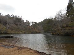 神戸すまいまちづくり公社摩耶ロープウエイ星の駅よりバス停摩耶ロープウエイ山上駅バス停より六甲山観光六甲山上バス六甲摩耶スカイシャトルバス乗車摩耶山市立自然の家前バス停下車徒歩10-20分程度のところにある穂高湖です。きれいです