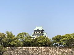 反対側を見ると大阪城の天守閣が見えます。