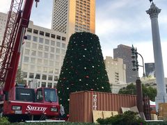 ユニオンスクエア
クリスマスツリー設置中