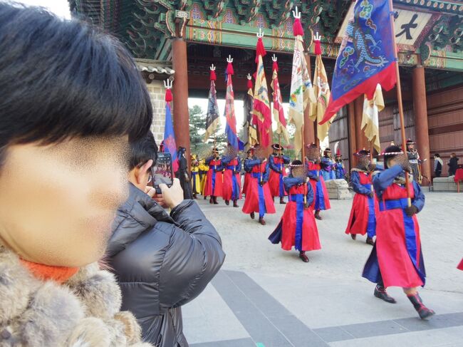 もっと大将に近づけば良かったのに。<br />嫁隊員「だって、バチカン市国の衛兵に近づきすぎて、怒られたトラウマが…」<br />ロワール川の白鳥に襲われたり、大きな犬に押し倒されて、貞操の危機に直面したりと、嫁隊長にはトラウマが多いのである。