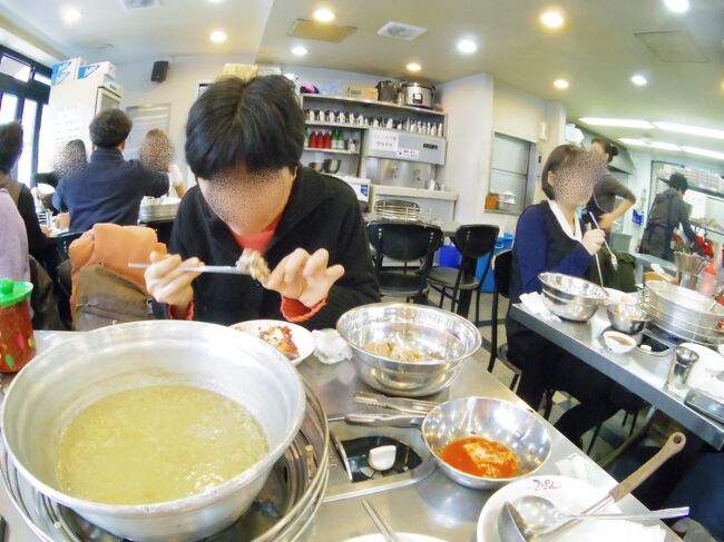 残ったスープに麺を入れてシメるらしいが、これ以上は、もうケッコー。<br />１羽 2,000円ぐらいでした。