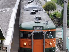 今回は、始発の高崎線下り列車に乗車。
高崎駅では、吾妻線の普通列車に乗り換える。
そして、六合村の玄関口、長野原草津口駅には、8時48分に到着した。
駅前からは、野反湖行のバスに乗るのだが、1日4本しかないバスのうち、野反湖まで行くのは2本だけで、しかも、夏の間のみの運行なのだ。