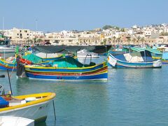 ＜マルタ島・マルサシュロック＞
漁村マルサシュロック（Marsaxlokk）。
フランクフルト空港からマルタ空港へ。空港でバスの１週間乗り放題のカード tallinja card explore unlimited travel-7 days（21ユーロ）をクレカで購入してから、宿の送迎でマサシュロックへ。