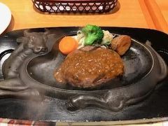 帰りも、浜松でお昼ごはん。

静岡で人気のさわやかハンバーグを。
並ぶことは確実なのが分かっていたので、開店の11：00前につくように名古屋を出発しました（笑）
ただ、10：45の段階で６番目。。
恐るべしさわやか。