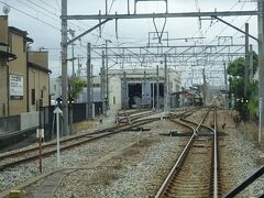 岩瀬浜駅から６つめ、城川原駅。
昔、富山港線に旧型国電が走っていた頃に車両基地があった駅で、現在もこの路線の車庫がある。