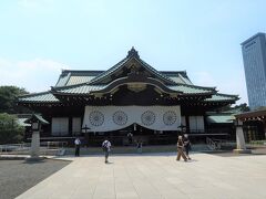 靖国神社、初めて来ました。
明治神宮も行ってみたかったけど、またいつの日か…かな。

