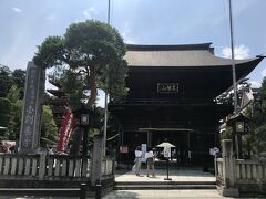 お腹も満たされたところで、高幡不動尊（高幡山金剛寺）へ。
立派な仁王門から入ります！
室町時代の建物で重要文化財だそうです。