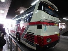 札幌からはＪＲか高速バスかどちらかで向かうことになるが、確実に座って行くことを考えると高速バスかな？。

札幌駅の手前でＪＲのガードをくぐり、札幌エスタへ。こちらの１階に札幌駅バスターミナルがあり、ここから高速おたる号（円山経由）に乗車して小樽を目指す。