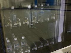 鹿児島空港には水だけの自販機があります

こしきの海洋深層水は160円

関平鉱泉水は130円

どちらも美味しいですよ