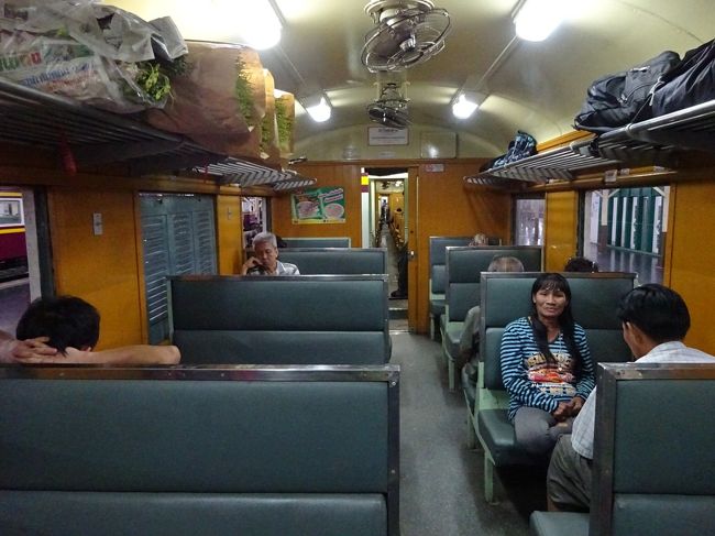 フアランポーン鉄道駅<br /><br />アバイブーベ病院(プラチンブリー )に向かう列車<br />