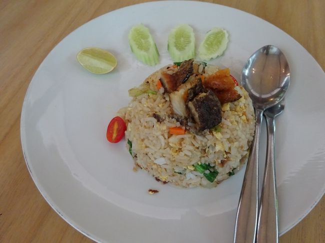 アバイブーベ病院　プラチンブリー <br /><br />レストラン<br />塩魚の炒飯　50B<br /><br />日本だったら塩鮭とかでやったら美味しそう。<br />