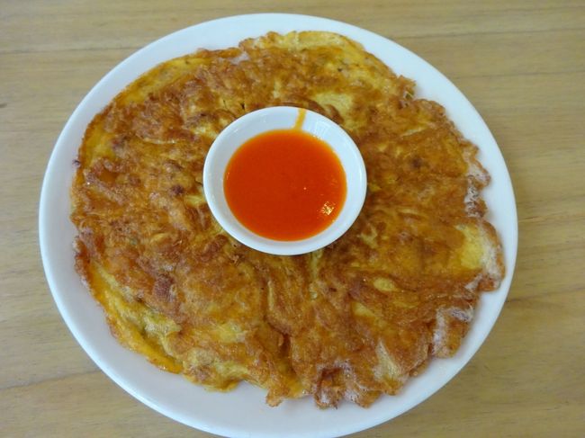 アバイブーベ病院　プラチンブリー <br /><br />レストラン<br />卵焼き　60B<br />タイの卵焼きは油いっぱいで焼くからパリパリ感がいい感じに仕上がるよね。