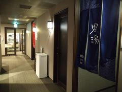 早朝目が覚めてから、さっそくの朝風呂。ここは深夜～早朝もお風呂を利用できるのがありがたい（サウナは休止となる）。