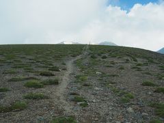 平な道のすぐ先に