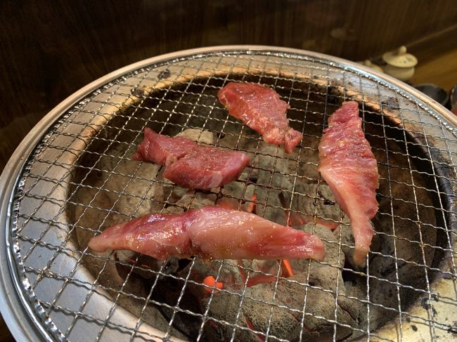 一日遊んで疲れたのと、イブニングカクテルを堪能してしまったのもあり、あまり食欲がなくネギタン・ハラミ・カルビ・カクテキ・飲み物のみオーダー。<br />さすが石垣牛だけありお肉は甘みがあって、さっぱりしたつけだれとよく合っていました♪<br />石垣牛が割とリーズナブルに食べれるので、もしまた来ることができたらお腹を空かせて行ってみたいです♪
