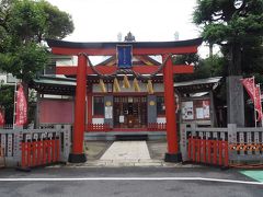 商店街の裏手には、金比羅さんもあります。
「1859年横浜開港にあたり、港崎遊郭の岩亀楼主人である岩槻屋佐吉が讃岐国象頭山 金比羅大権現を勧請し、港崎町（現在の横浜公園の地）に祭祀した。1872年に遊廓の移転とともに高島町7丁目の海側へ遷座。1882年4月に同様の理由で真金町へ遷座した。1923年9月1日の関東大震災と1945年5月29日の横浜大空襲で共に被災。その度に再建されたが、現在の社殿は1988年8月に更に再建されたもの。」（Wikipedia）

そう、この辺りは戦前は遊郭でした。