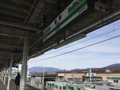 甲府駅より北西に位置するJR韮崎駅は、各駅停車で３番目の駅。韮崎駅に止まる特急であれば、甲府駅の次の駅となり数分で到着。天気が良いと、八ケ岳の山々が見えます。
