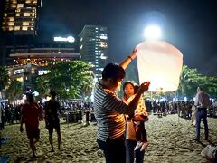 【パタヤビーチで2019年末を過ごす】

タイのロイクラトン祭りでよく見るあれですねぇ....