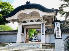 その向かいにあるのが「東本願寺函館別院」。 