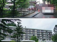 　着いた時はチェックイン時間の少し前。
蓼科グランドホテル滝の湯は、渓流露天風呂が以前から気になっていて、一度行ってみたいと思ってたので、今回ちょうどよい機会でした。ただ、150室の大型ホテルなので混むことを心配していましたが、ホテル前の道で軽く車列ができてました。ホテル玄関前でみんな一度荷物と同乗者を降ろしているからだとは思いますが。