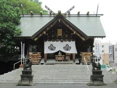 諏訪神社の拝殿に参拝。