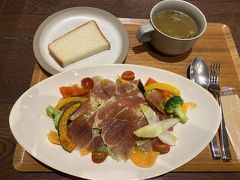 娘とランチ。
生ハムサラダのランチメニューは1,000円しませんでした。