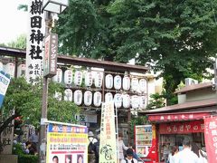 櫛田神社


商店街を突き当たると博多祇園山笠が奉納される櫛田神社。
明朝の本番はここから山笠が町中に駆け出していくそうです。