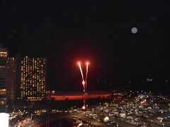 　最後の夜の風物詩はヒルトンの花火。