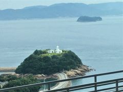 右の風景をみていると
現れたのは鍋島灯台です。