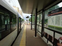 【その４】からのつづき

今回の目的は、富山市内を走る路面電車とつながった富山港線の、その接続部分に乗ること。それを無事にクリアしました(^^)/
富山港線の電車は市内に乗り入れると３つの行き先に分かれるが、私はそのうちの１つである富山大学前行きに乗って、そのまま終点まで来た。

路面電車（富山軌道線）の西の端になる。
