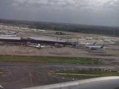 8:20 成田空港 takeoff ！
お仕事の無い飛行機が、お行儀よく並んでいました。