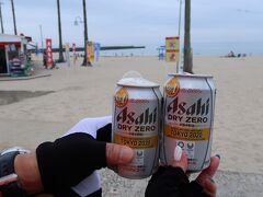 １０時１０分
師崎から１１ｋｍ、途中写真撮ったりして１時間で「内海海水浴場」に到着～♪
あ～ビールが恋しいけど(笑)ノンアルで少しでも飲んだ気分に(^^)v

この時は海の家はほとんど営業していなかったので適当に座っていただきます(笑)