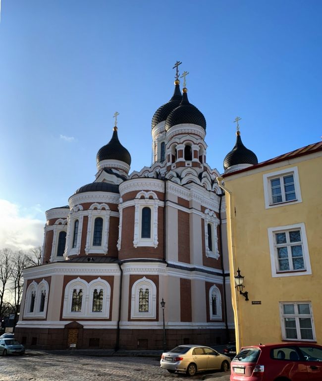 アレキサンドル・ネフスキー大聖堂。<br />目的地はここじゃなくて近くの郵便局。<br />友達へのお土産に毒きのこの切手購入。<br />可愛かったなぁ。<br />写真撮ってへんけど。