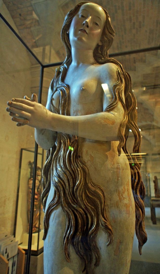 美品スペイン製彫刻女性像繊細な作りが素晴らしい丁寧に作られてます