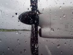 14:05 与論 無事 landing
すごい雨 ！ でも、降りられて良かった。 