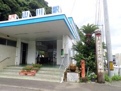 さてと、そろそろ指宿駅に向かいましょう。
と、途中で通りかかった山川駅。
日本最南端の有人駅です。
鉄道で来たわけじゃないのでちょいインチキですが、パチリ。