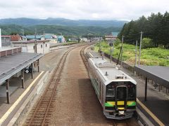 雷電海岸から日本海を離れて、蘭越の町の中心部へ。

町の中心にある蘭越駅。
蘭越駅が終点の１両のデイーゼルカーが到着。
お客さんは昨晩「ひらふ」で一緒だった人が降りたっただけでした。