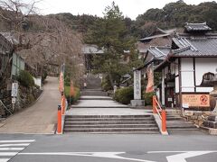 13：20　長谷寺　　豊山　神樂院　長谷寺
創建は奈良時代、正確な時期や由緒は不明です。

寺伝によれば、686年に道明上人が天武天皇の菩提を弔うために初瀬山の西の丘に三重塔を建立。
727年に僧の徳道上人が東の丘に本尊の十一面観音像を祀り開山したのだそうです。