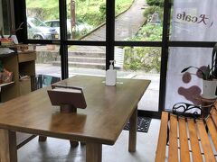 お腹が空いたのでスマホでドッグカフェを探してこちらのhonohonocafeで昼食を取りました。メイン通りから少しはいるので密も回避できお店の方も親切でテラスでエアコン効いているしいいお店でした。