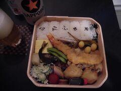 除菌に神経を使いながらも、
強烈においしい、豪華なお弁当に幸せを感じます。
なんておいしいんだろう。。。やばすぎます。

次回は店内で楽しみたいものです。