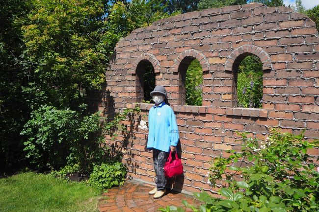 マザーズガーデンの中で、パチリ。<br />マスクの下は、思いっきりニッコリ笑顔の母です。