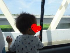 　西鉄久留米駅10時00分発の高速バスで、福岡空港へと向かいます。僕らの他に、乗客は８人。ひところの貸切状態に比べれば、だいぶ乗客が戻ってきた感はあります。